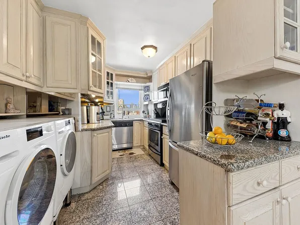 215 Adams St APT 16H, Brooklyn, NY 11201