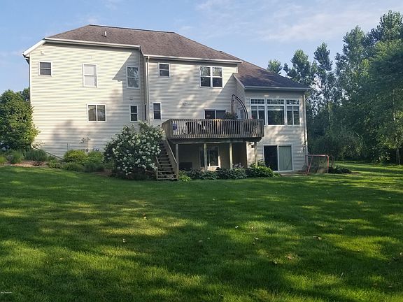 2nd image of 9355 Garden Gate Ct NE