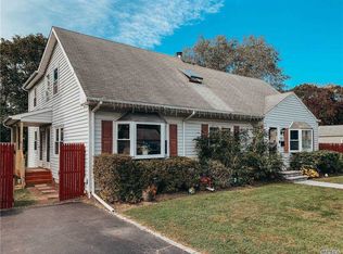 1356 Gardiner Dr, Bay Shore, NY 11706