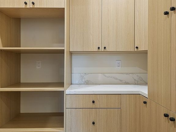 5th image of 7309 Yarmouth Ave #7307