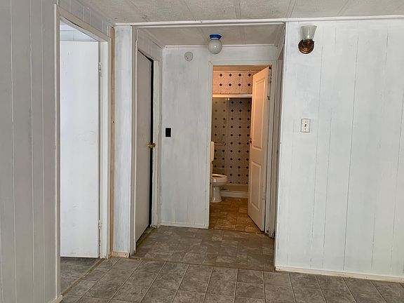 2nd image of 107 Daisy Lee Ln