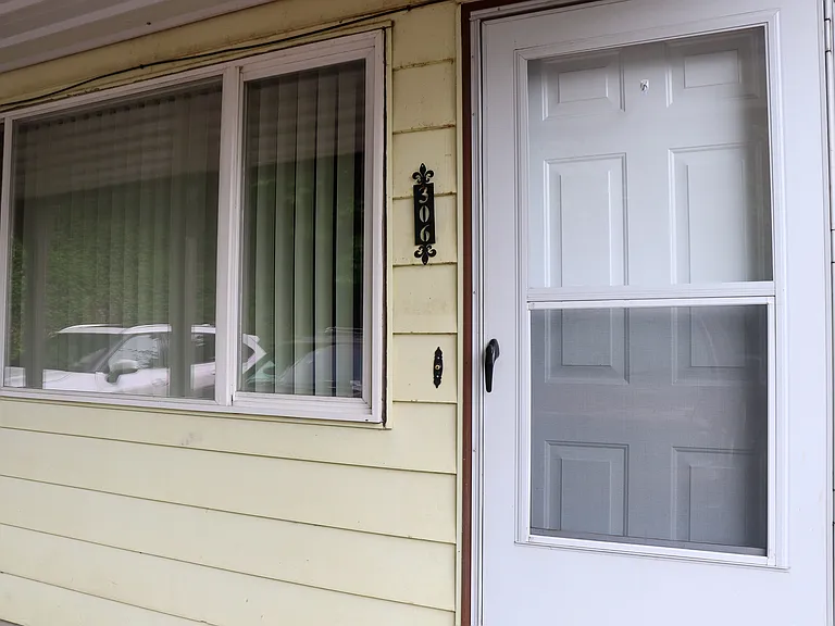 302 S McLoughlin Blvd #306 — Photo 6