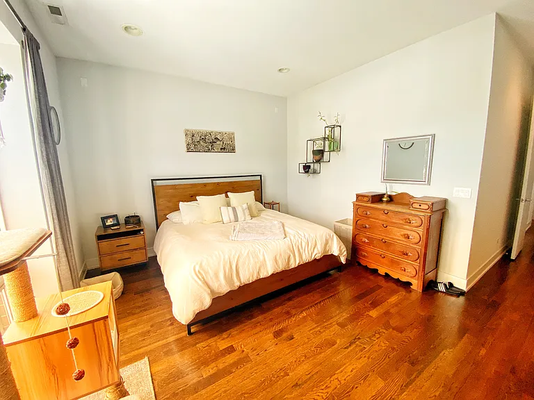 1935 N California Ave #4N — Photo 15