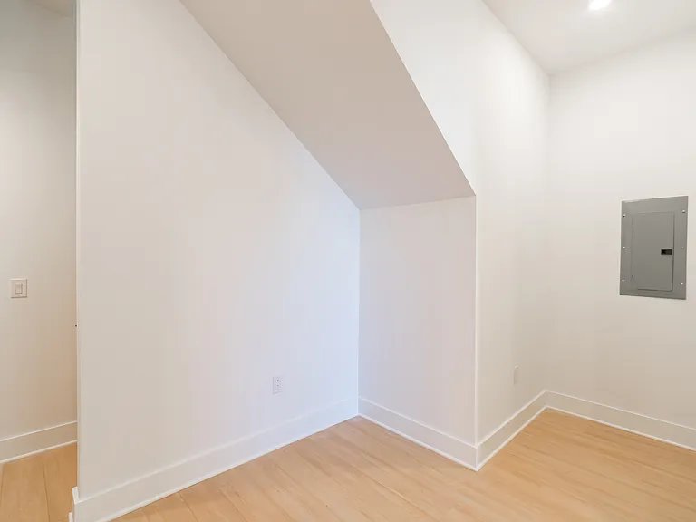 4408 Lancaster Ave — Photo 14
