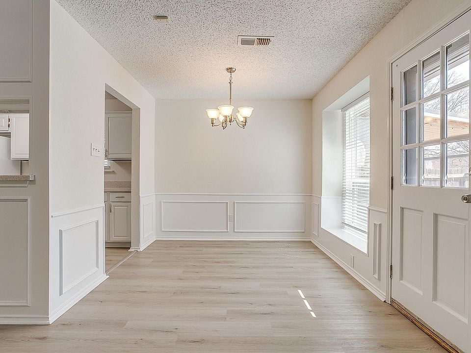 1st image of 1429 Gainsborough Way
