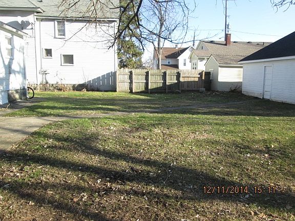 2nd image of 852 1st St NW #1