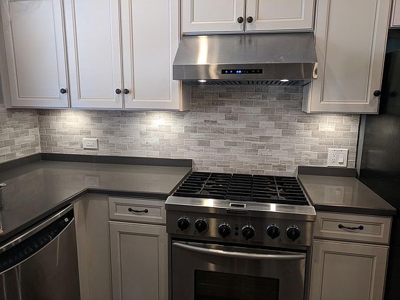 Kitchenaid pro style dual fuel chef's stove and exhaust hood.