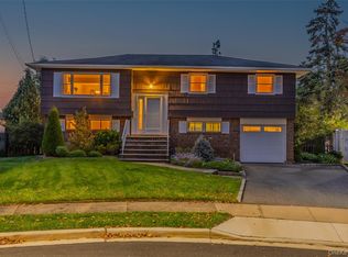 2393 Elk Ct, Bellmore, NY 11710