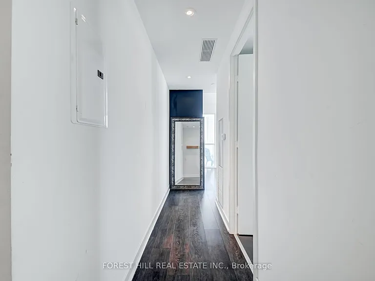15 Grenville St #4708 — Photo 8