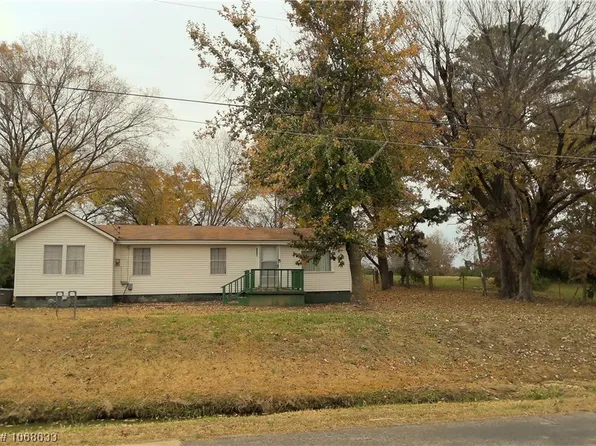 1806 N 5th St, Paris, AR 72855