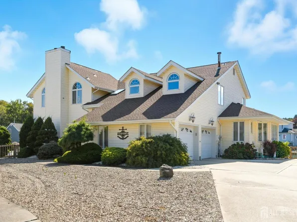 68 Moorage Ave, Bayville, NJ 08721