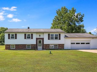 10221 Franklin Rd, Chagrin Falls, OH 44023