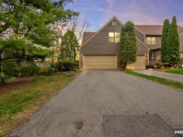 47 Manchester Ln, West Milford, NJ 07480