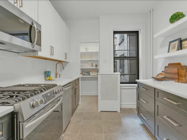 107 Kensington Avenue image 8 of 32