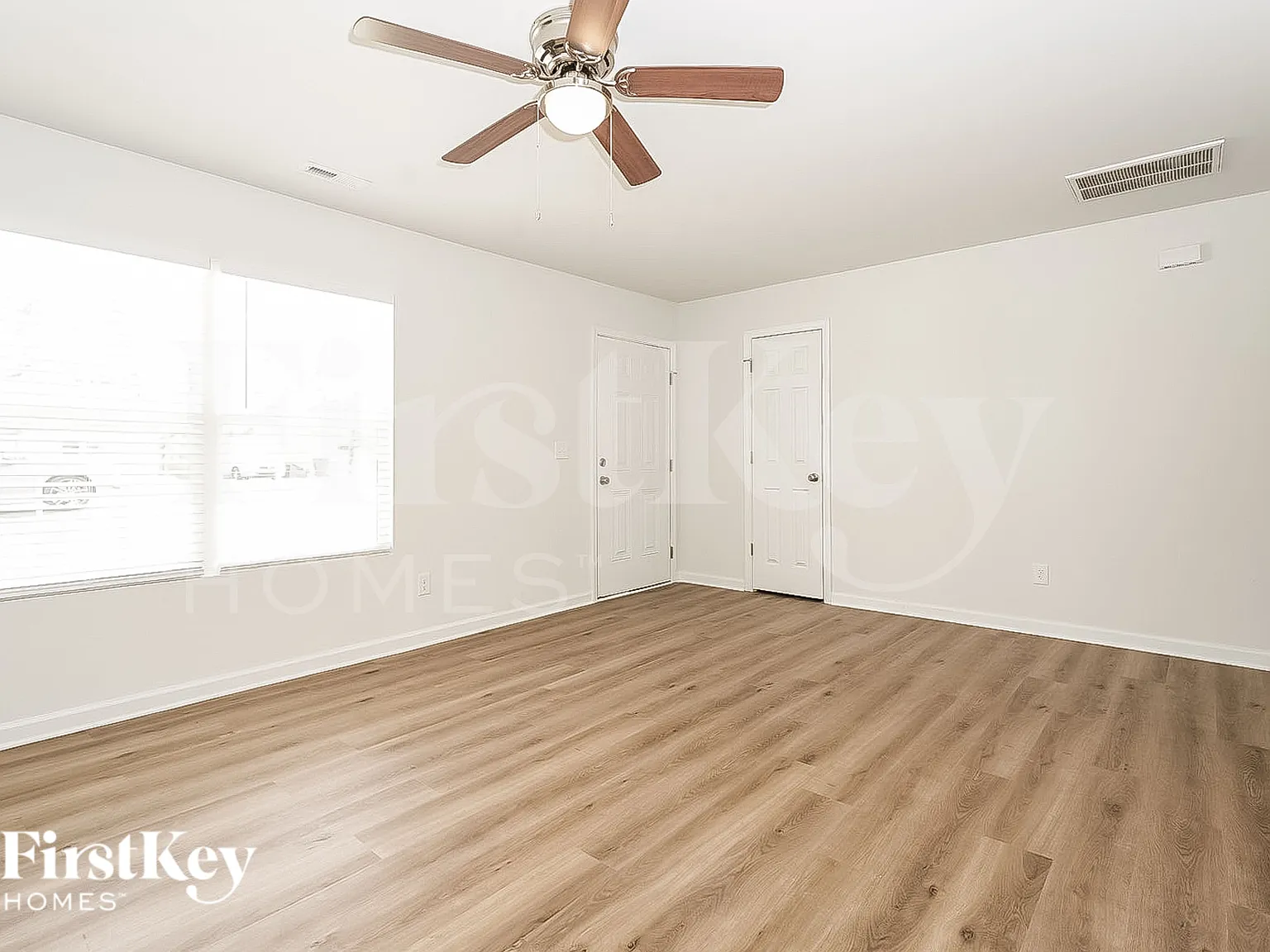 3 bed, 2.5 bath, 1601 sqft, $1,870 — Photo 4