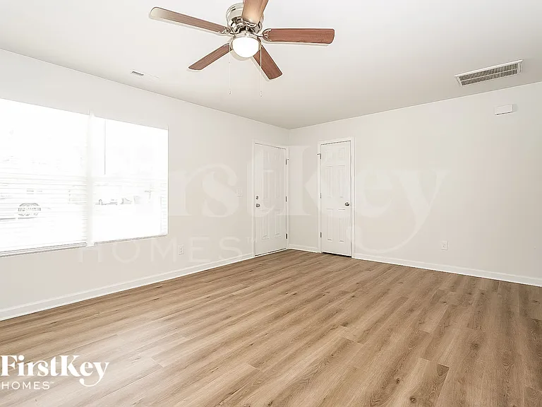 813 Pine Circle Dr — Photo 4