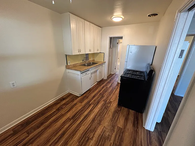 1329 Broadway #C — Photo 4