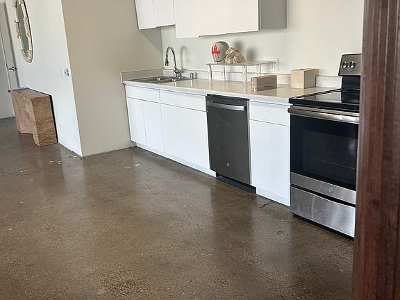 3rd image of 2404 Wilshire Blvd APT 9D