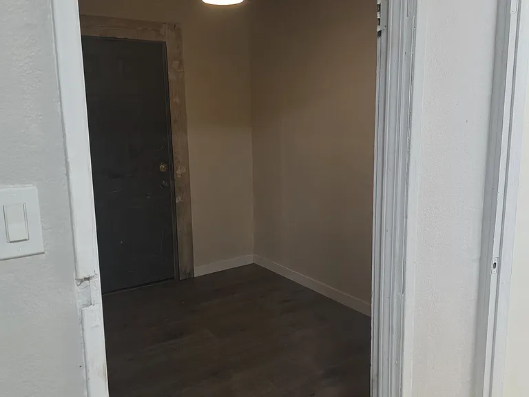17320 Grand Ave — Photo 3