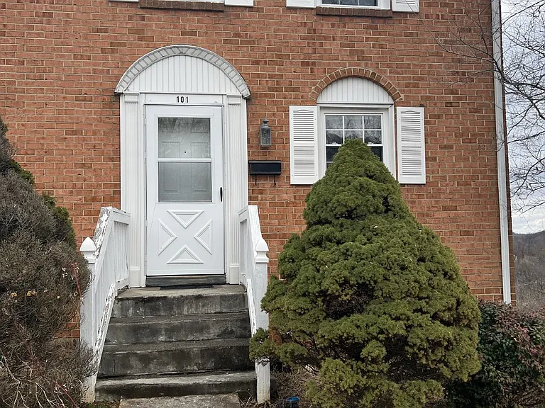 101 Southampton Dr — Photo 1
