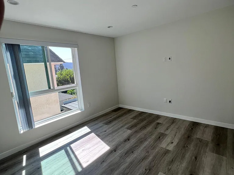 2314 Montrose Ave #E — Photo 14