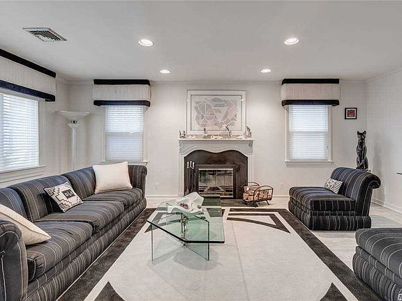 3rd image of 404 Carlisle Ct