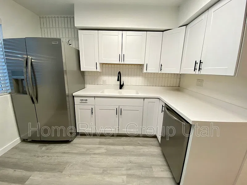 1835 W Homestead Farms Ln — Photo 1