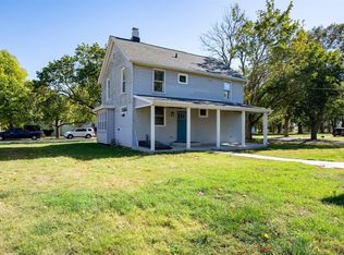 305 S Perry St, Carlock, IL 61725