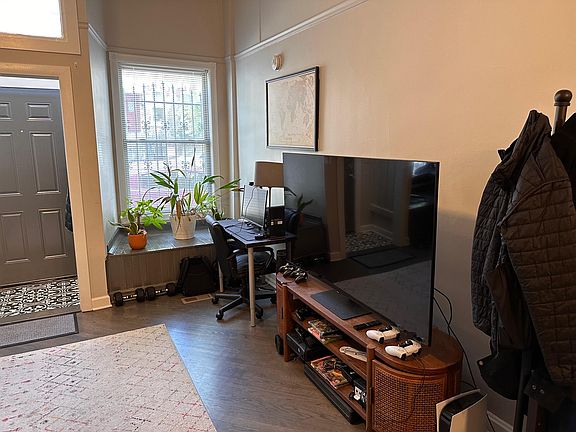 5th image of 1082 N Marshfield Ave APT 1F