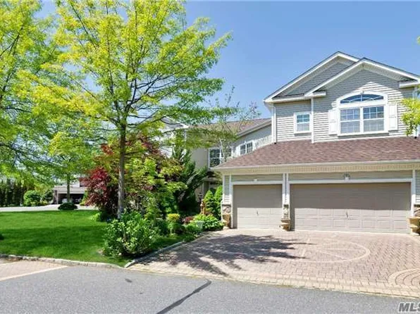 37 Hamlet Dr #16, Mount Sinai, NY 11766