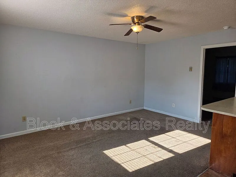 1 bed, 1.0 bath, $695 — Photo 2