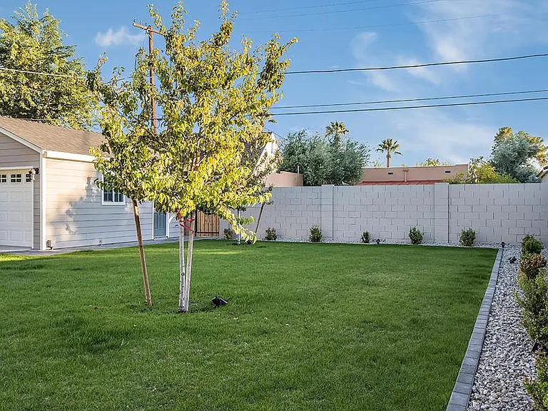 513 W Granada Rd — Photo 27