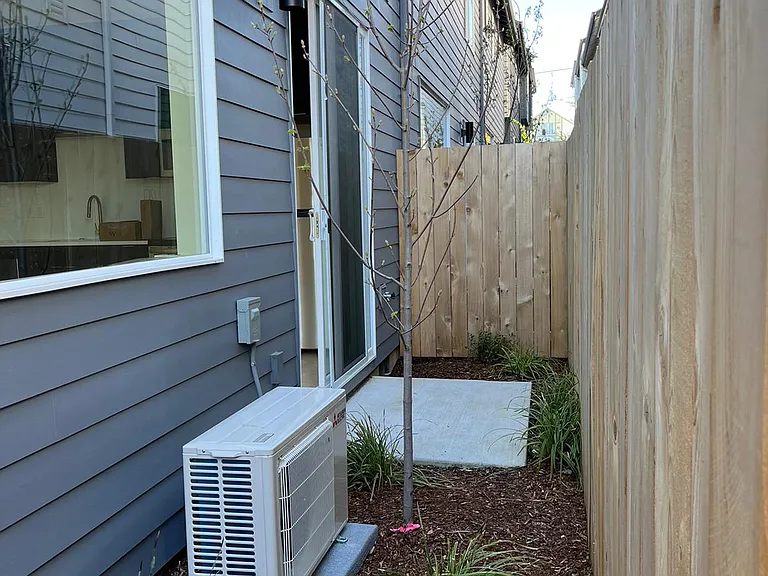 12075 SE Oak St — Photo 6