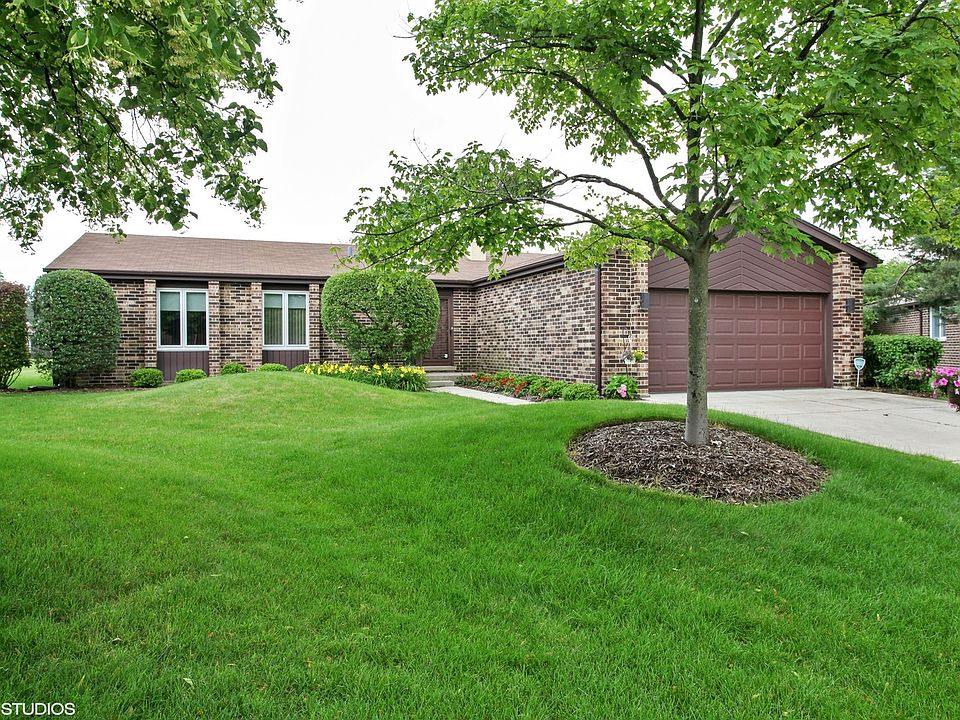 1st image of 213 Arrowwood Dr