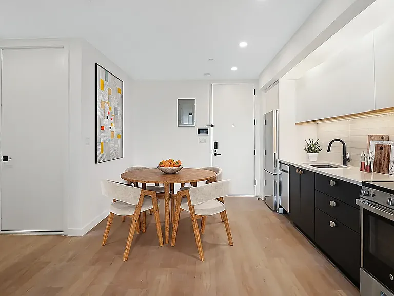658 Madison St #4I — Photo 2