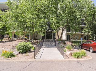 10521 Cedar Lake Rd APT 208, Minnetonka, MN 55305