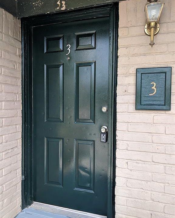 1st image of 915 Alexander St APT 3