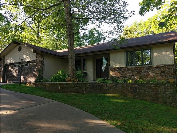4th image of 1 Deerhurst Ln