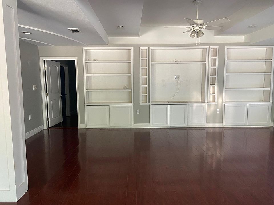1st image of 916 Robert E Lee Blvd