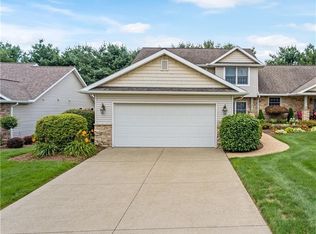 46 Hidden Pond Dr, Doylestown, OH 44230