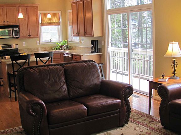 4th image of 122 Applewood Ct
