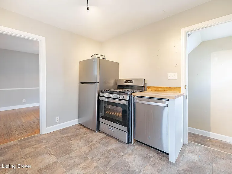 122 Bonner Ave — Photo 4