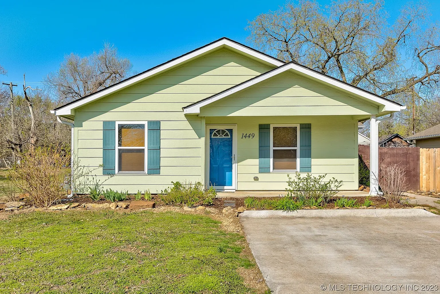 3 bed, 1224 sqft, $1,450 — Photo 1