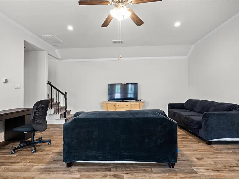 840 Parkside Dr — Photo 9