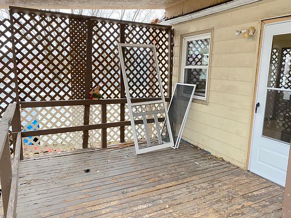 3rd image of 718 Belmont St