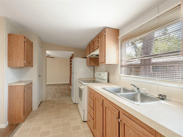 1961 Quality Blvd #12 — Photo 7