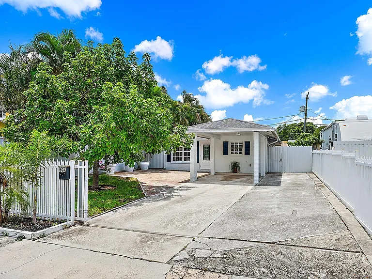 904 Ortega Rd — Photo 3