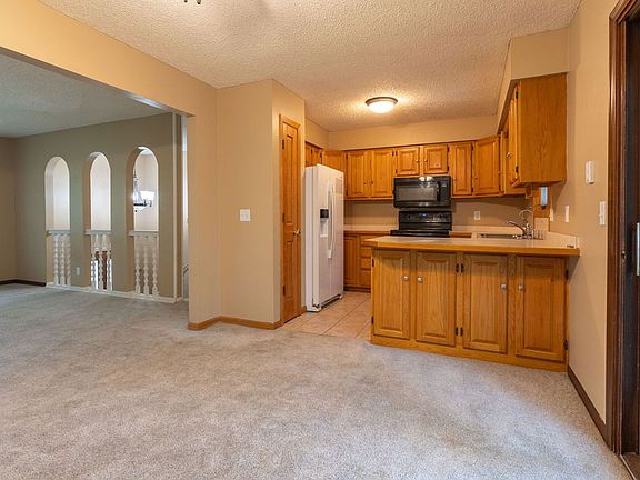 3rd image of 6012 Fleetwood Dr