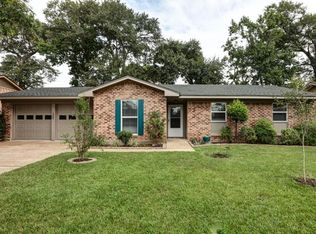 1002 Windswept Dr, Conroe, TX 77301