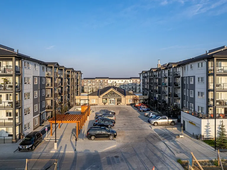 171 Skyview Bay NE — Photo 4
